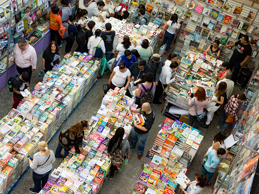 Remate de libros en el Auditorio