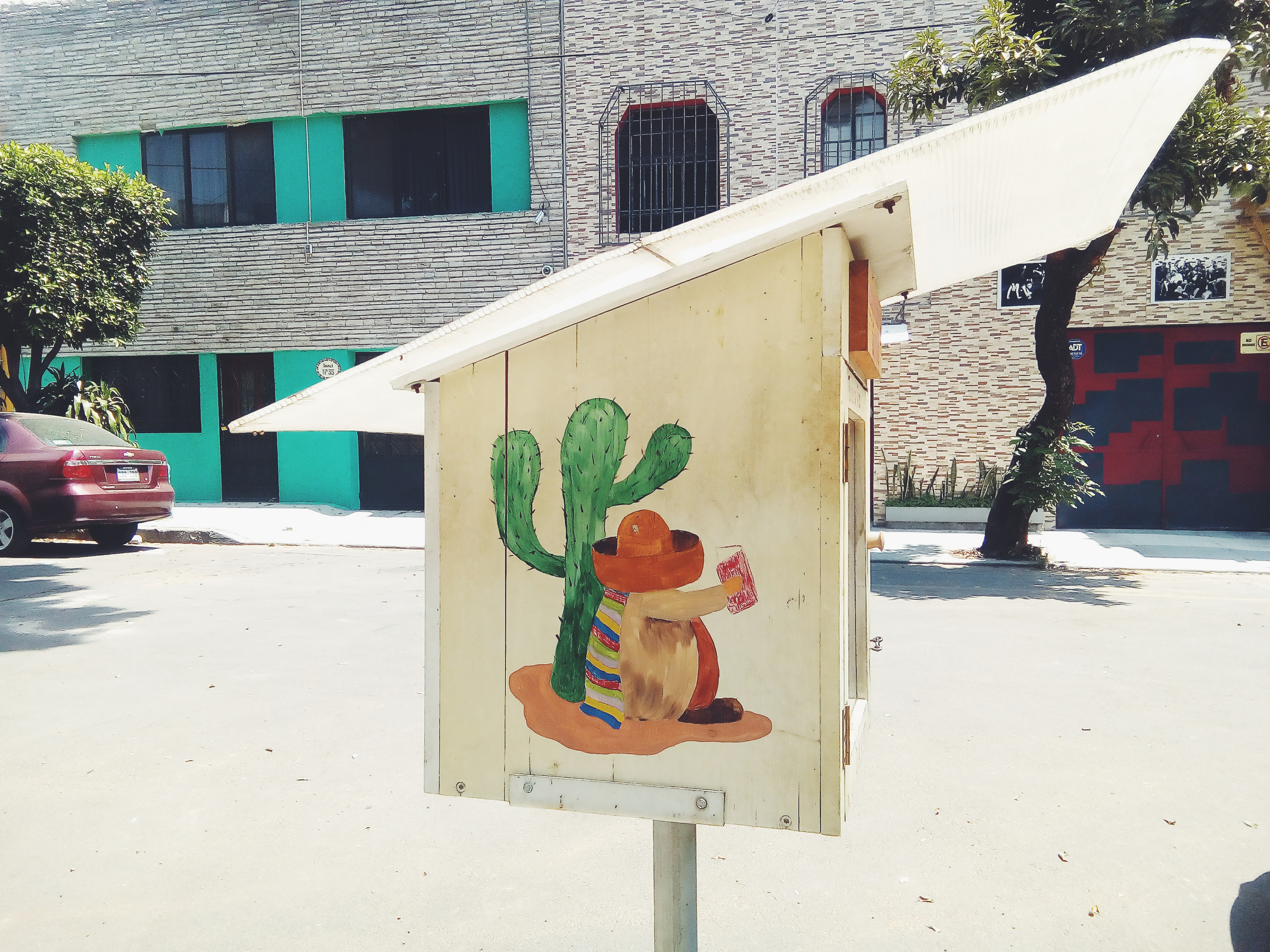 Esta es la pequeña biblioteca gratuita que se instaló en Santa María la Ribera