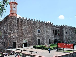 Palacio de Cortés ¿qué hay además del gran mural de Diego Rivera?