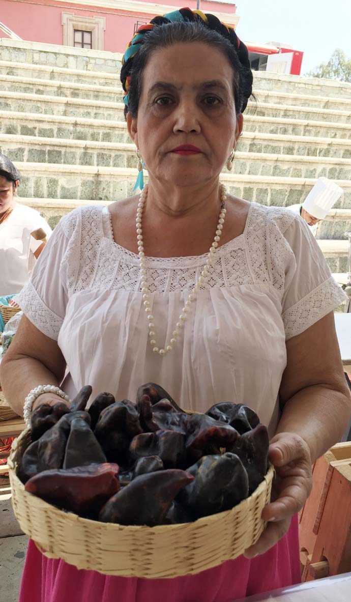 Raquel Silva, cocinera cuicateca en el Primer Encuentro de Cocineras Tradicionales de Oaxaca Foto: Mariana Castillo