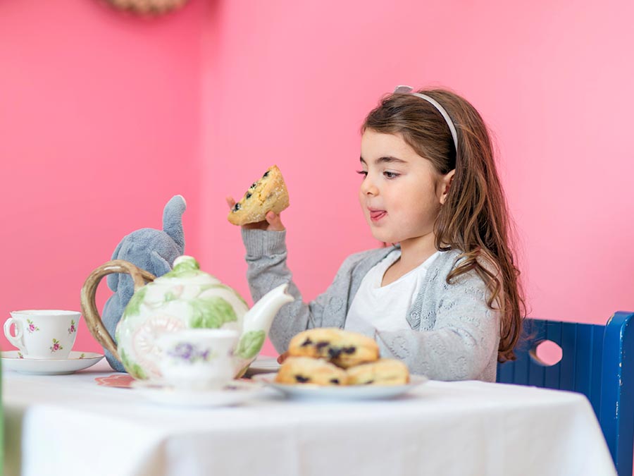 Los scones son infaltables a la hora del té en Reino Unido