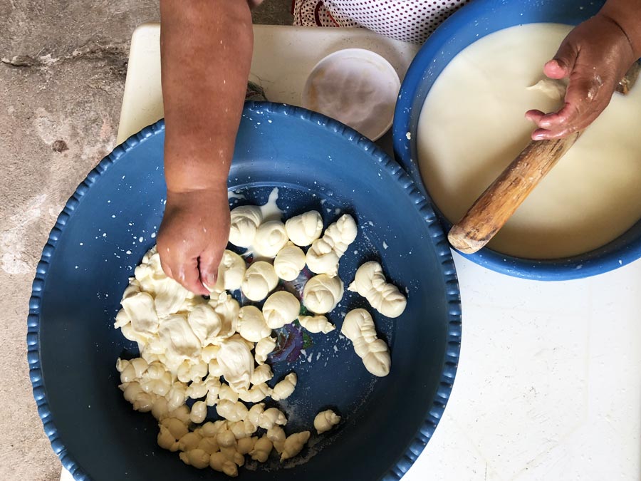 El quesillo botanero de Dalila, deliciosa tradición en Ixtaltepec