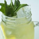 Coctel de vodka con té verde y limón