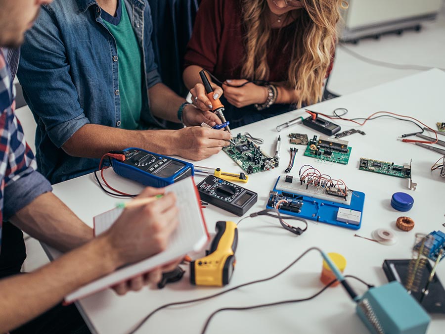 jaula de drones, concurso de robótica en la semana del emprendedor 2018