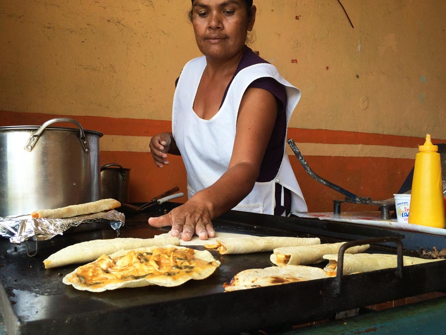 Escribir sobre comida: otras miradas en este oficio