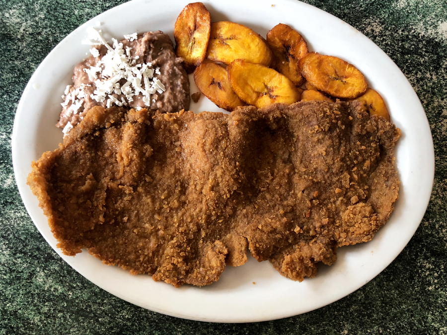 Comer en la Guerrero: pozole, machetes, orejas de elefante y tacos