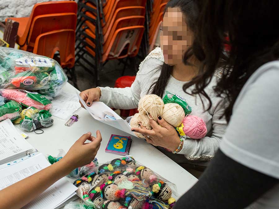 La Cana: mujeres tejiendo oportunidades de reinserción social