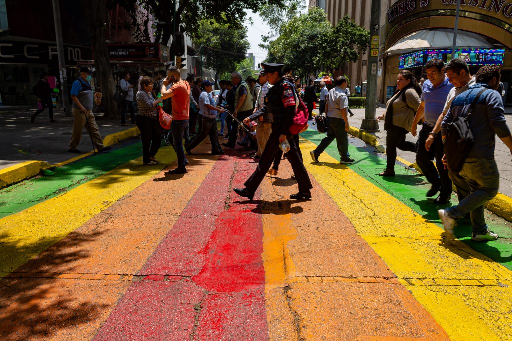 1_Los colores de la bandera arcoíris en Zona Rosa, un paseo por sus calles