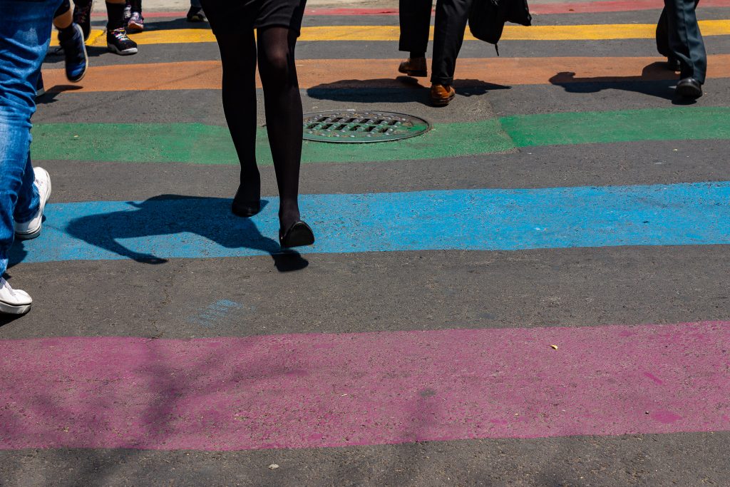 Los colores de la bandera arcoíris en Zona Rosa, un paseo por sus calles