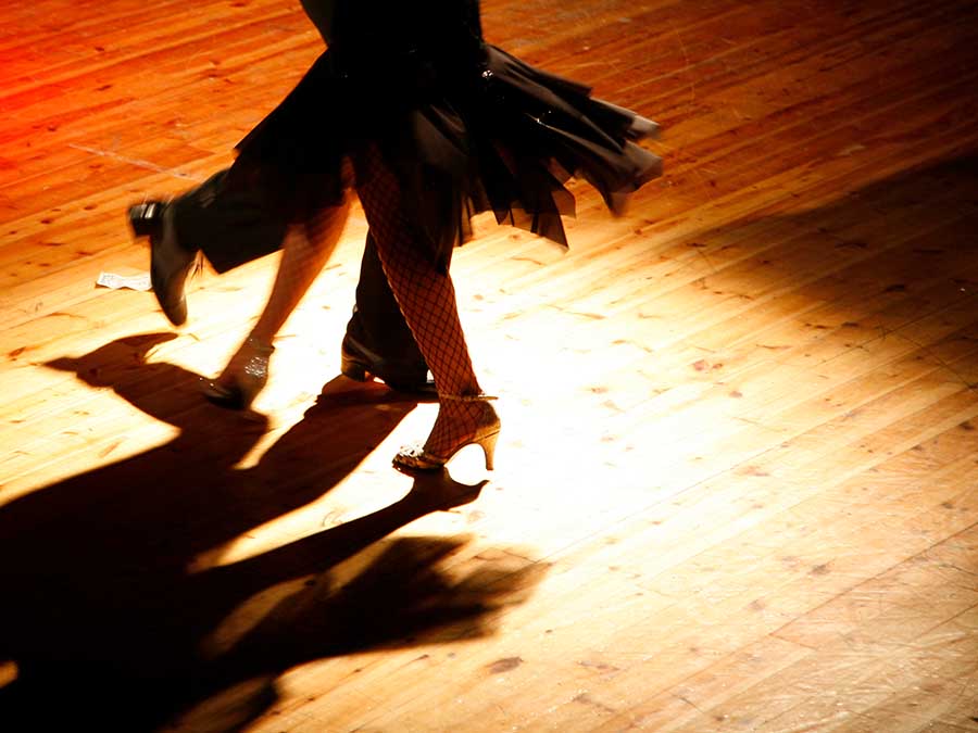 Bailar salsa, una recarga de felicidad y salud