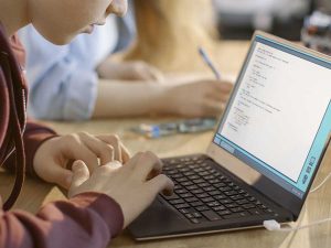 ¿Qué tomar en cuenta antes de comprar una laptop para estudiantes?