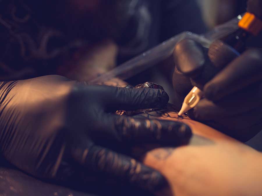 ¿Cómo cuidar un tatuaje? Consejos de una experta tatuadora