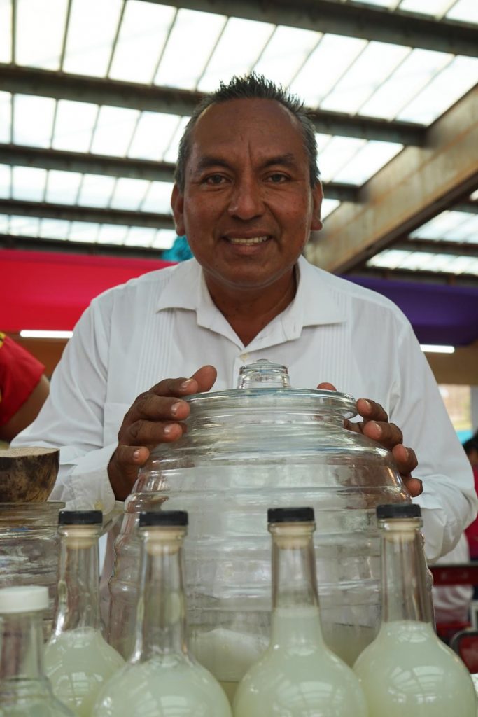 José Luis Toledo Morales y el agua de taberna Foto: Mariana Castillo