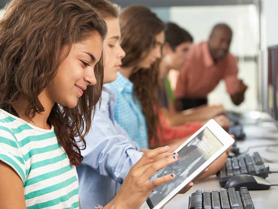 ¿Cómo controlar el uso de las redes sociales en los adolescentes?