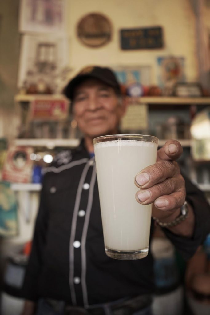 Si buscas pulque en Puebla ve a la Pulquería El Encierro, él es Anastasio Foto: Mariana Castillo