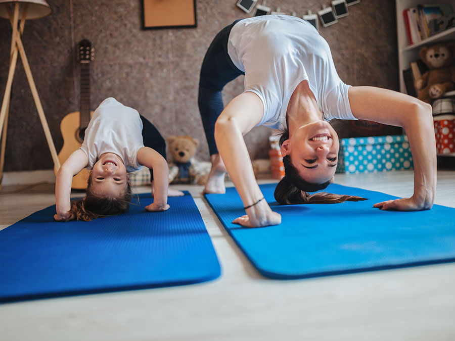 yoga y ejercicios en casa para niños