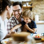 Día del Padre 2020: algunos consejos para festejar a papá quedándote en casa