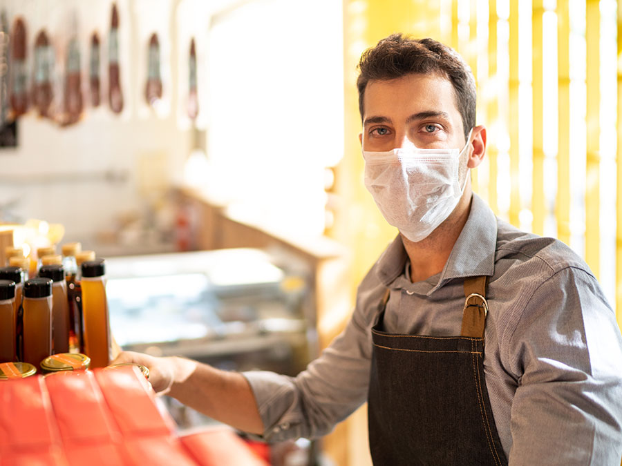 ¿Qué cambios dentro del lugar de trabajo se deben seguir para disminuir el COVID-19?