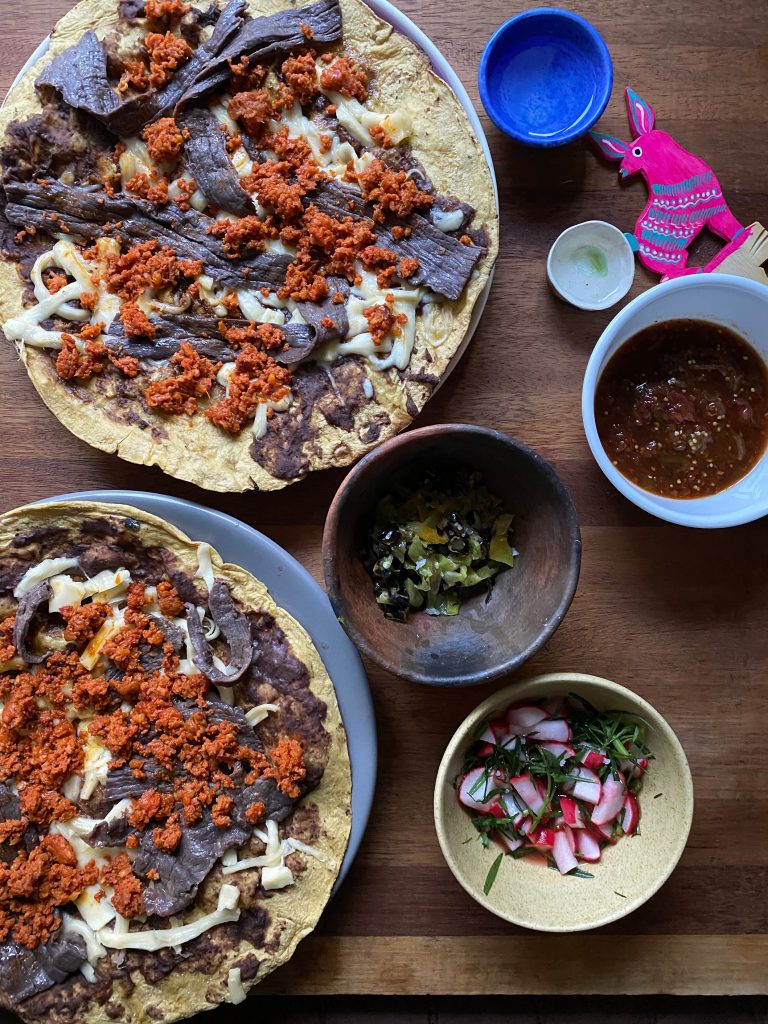 Tlayudas que preparé con ingredientes de Guzina Oaxaca Foto: Mariana Castillo