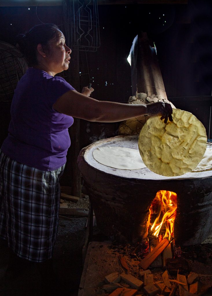 Marina y sus tlayudas Foto: Fernando Gómez Carbajal