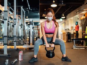 ¿Qué medidas de higiene considerar antes de hacer ejercicio en el gimnasio?