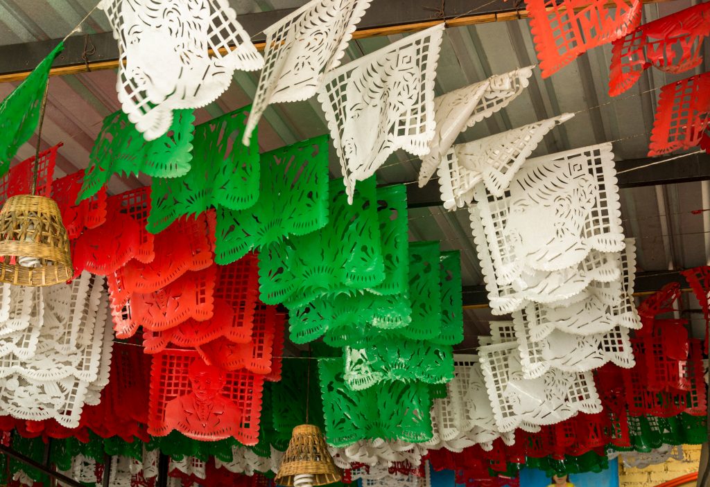 El papel picado y otros adornos mexicanos de papel