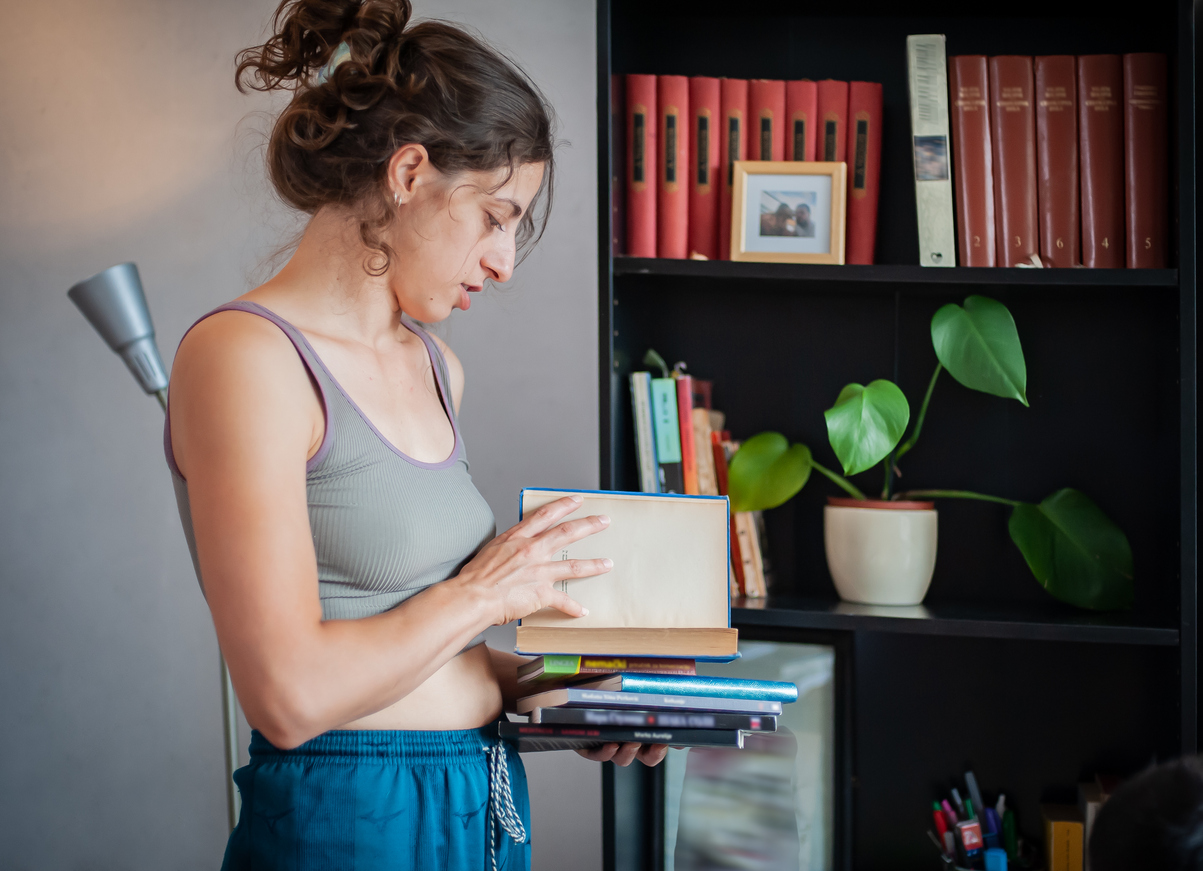 Cómo ordenar tu librero: criterios estéticos, temáticos o por tipo de lector