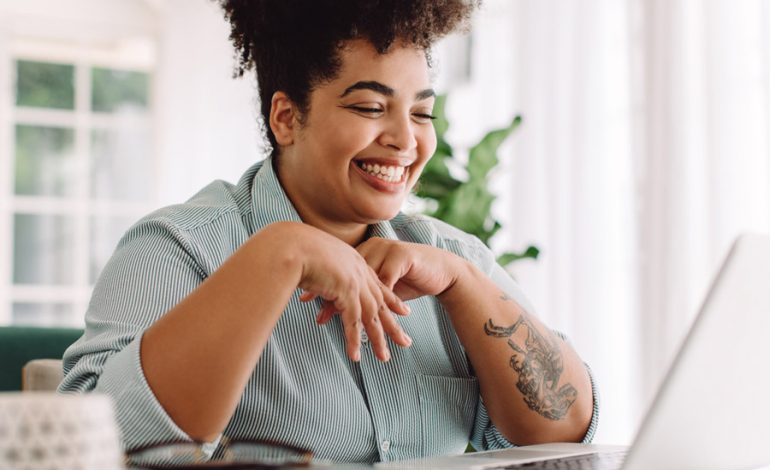 Becas para mujeres desarrolladoras: impulsando el talento femenino